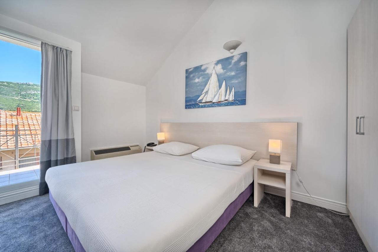Hotel Aqua - Guest Rooms & Suites Каштела Экстерьер фото